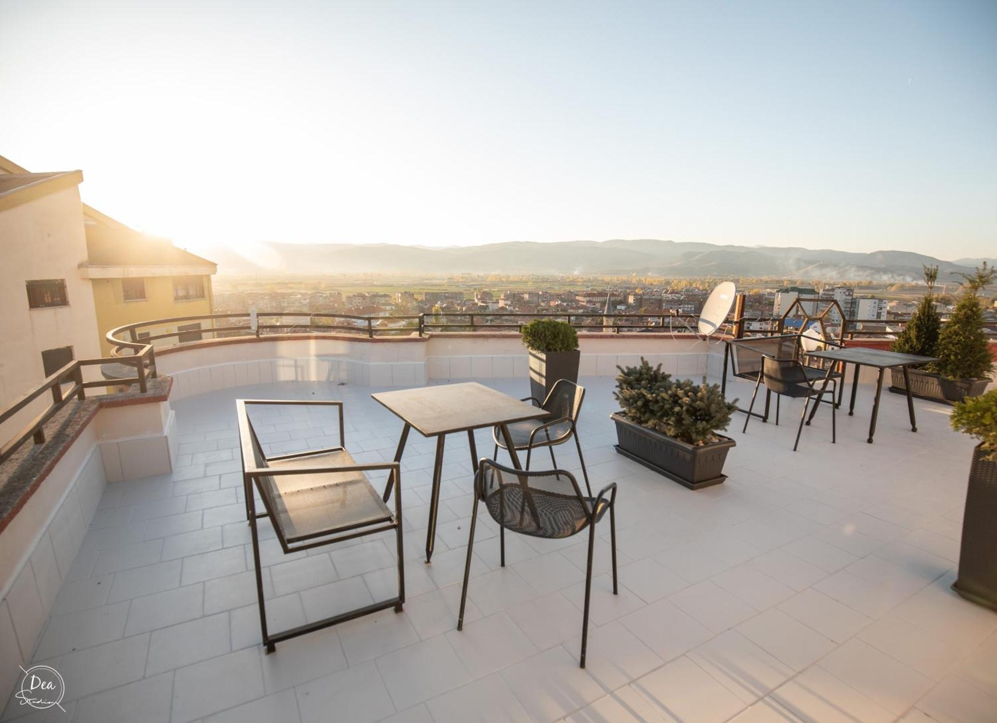 Suite Terrace Rooms & Apartments Korça Kültér fotó
