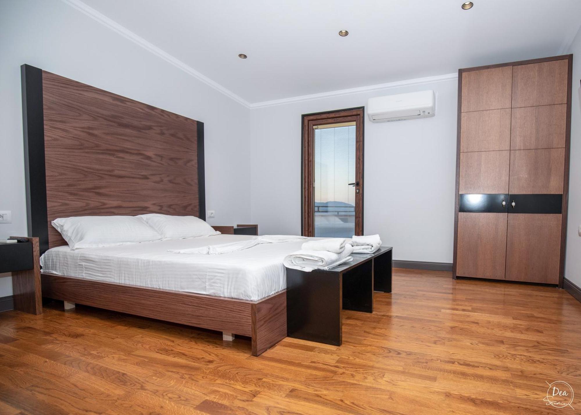 Suite Terrace Rooms & Apartments Korça Kültér fotó