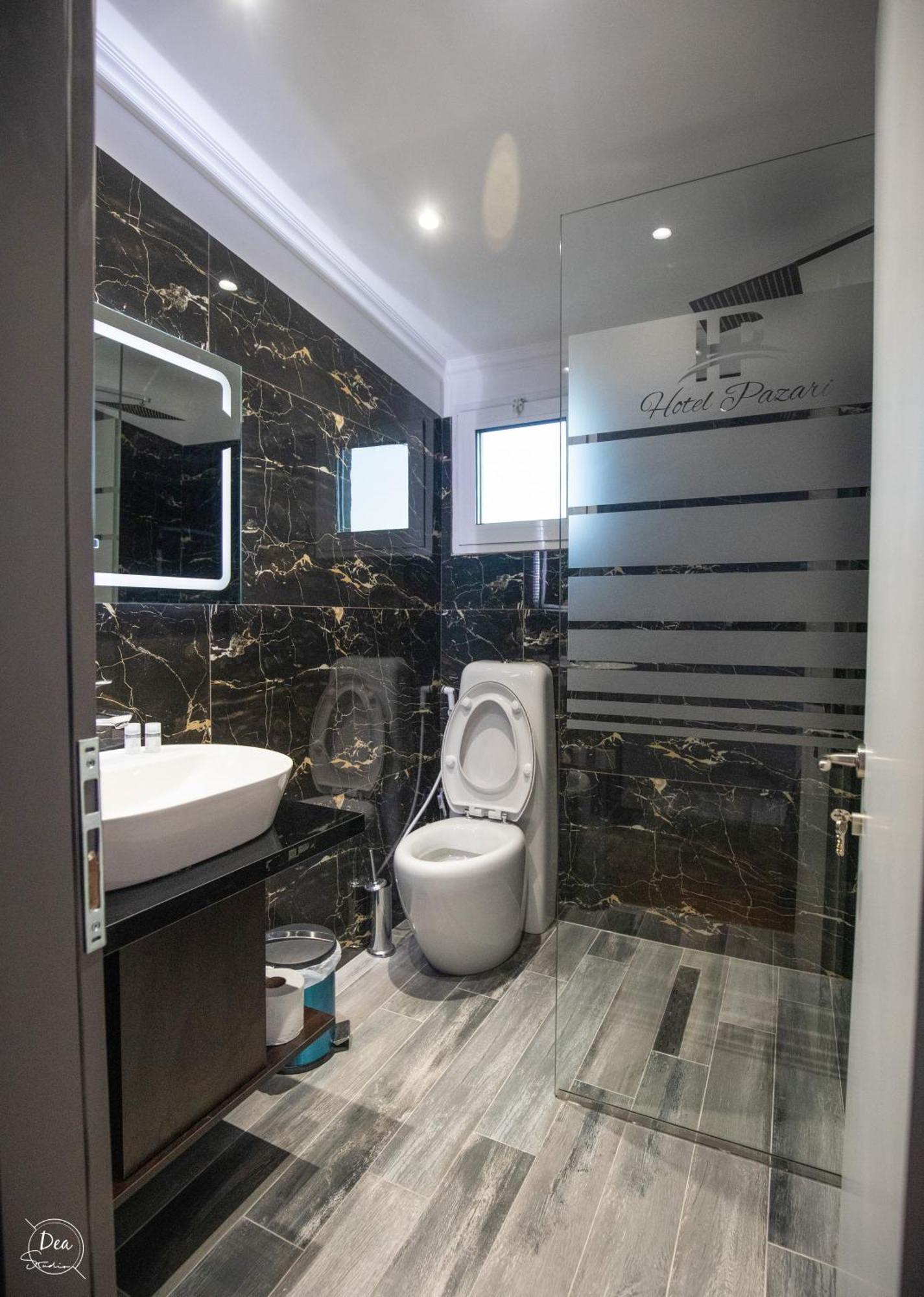 Suite Terrace Rooms & Apartments Korça Kültér fotó