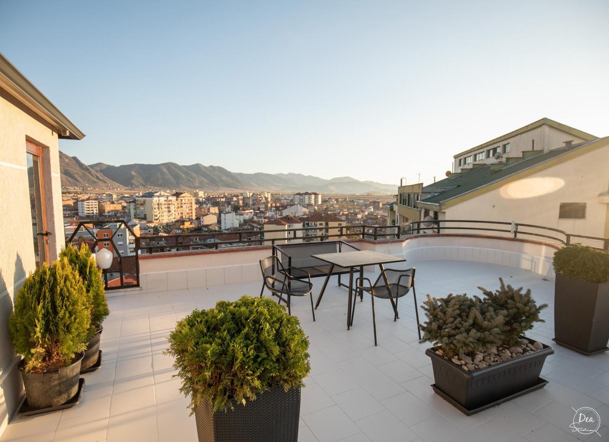 Suite Terrace Rooms & Apartments Korça Kültér fotó