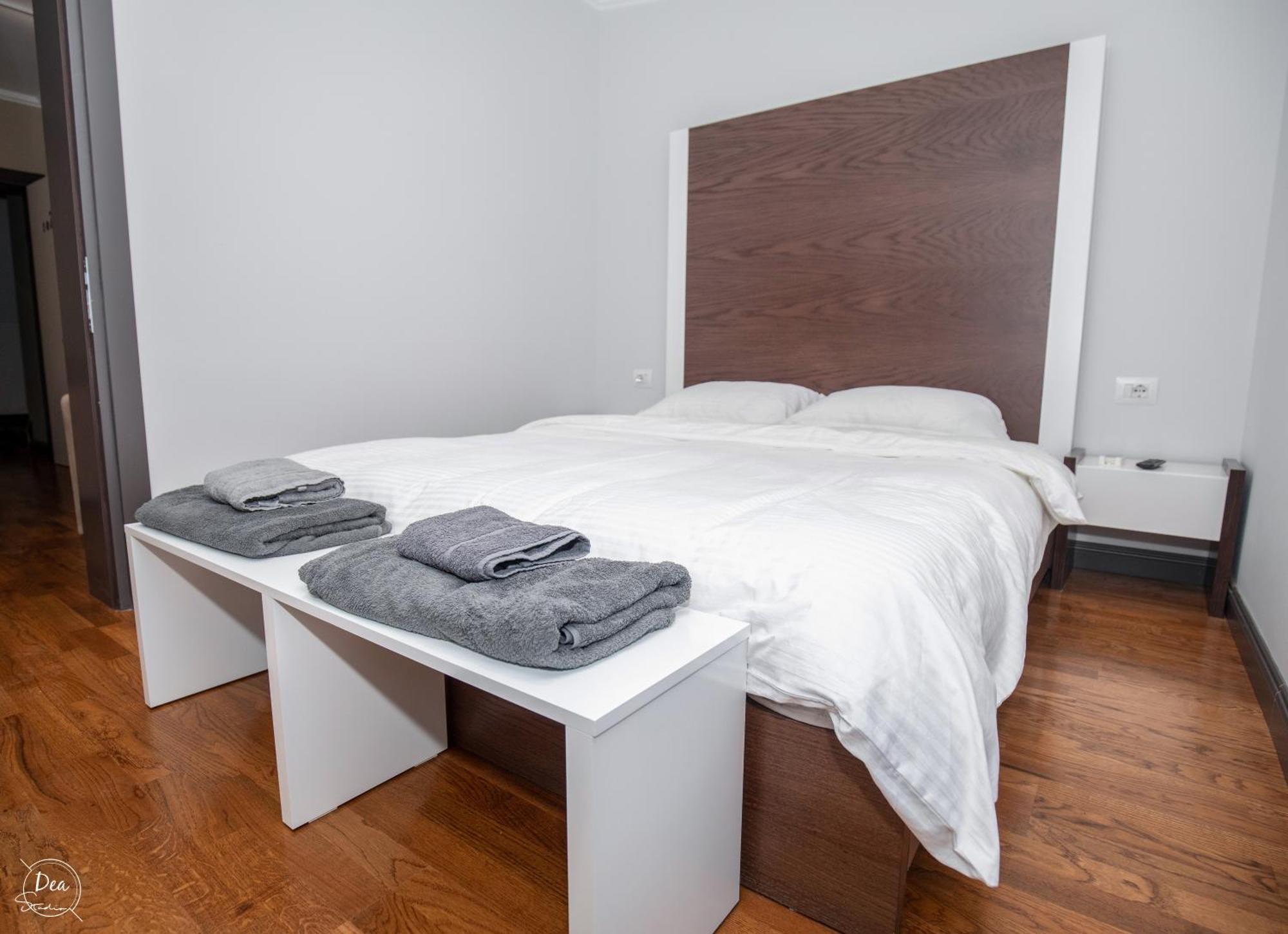 Suite Terrace Rooms & Apartments Korça Kültér fotó