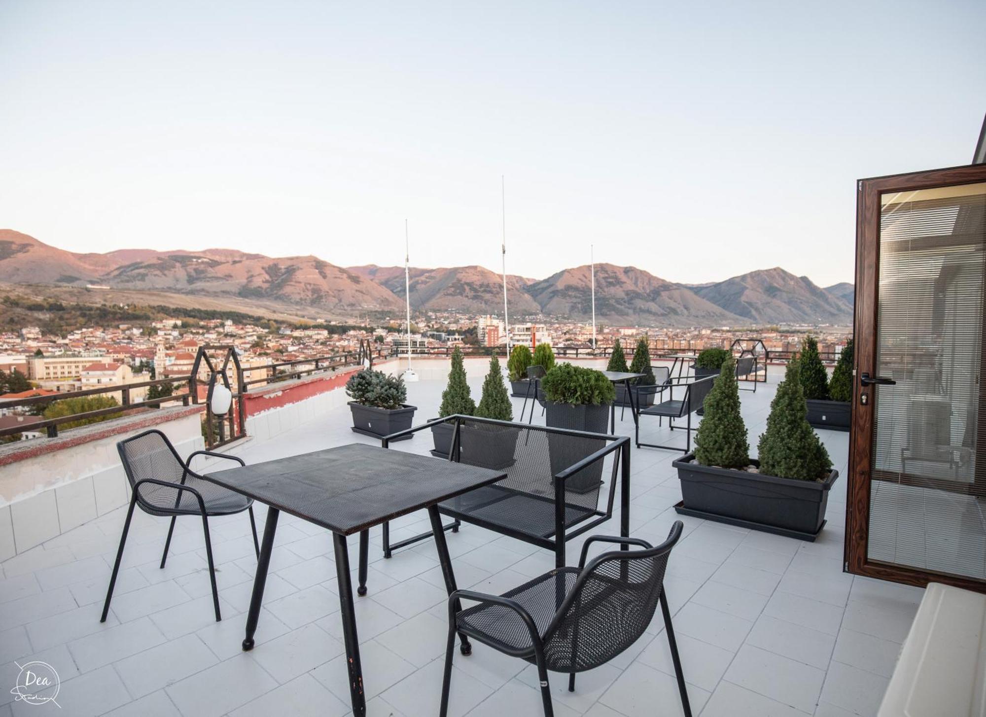 Suite Terrace Rooms & Apartments Korça Kültér fotó