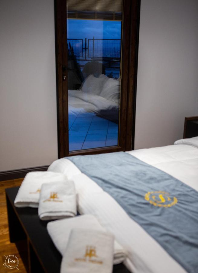 Suite Terrace Rooms & Apartments Korça Kültér fotó